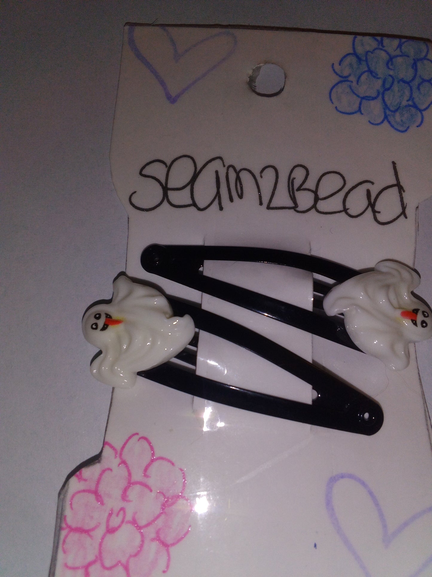 White smiley ghost (black clip)