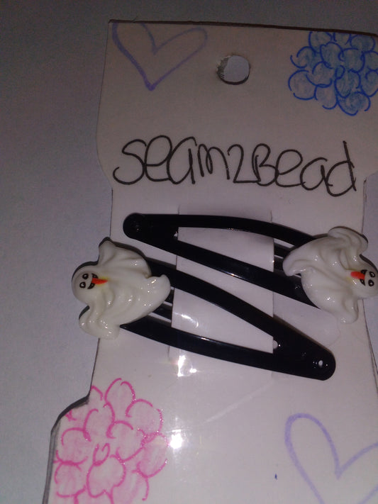White smiley ghost (black clip)