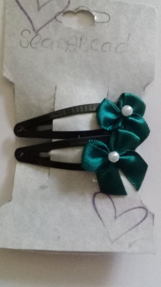 Black hair clip