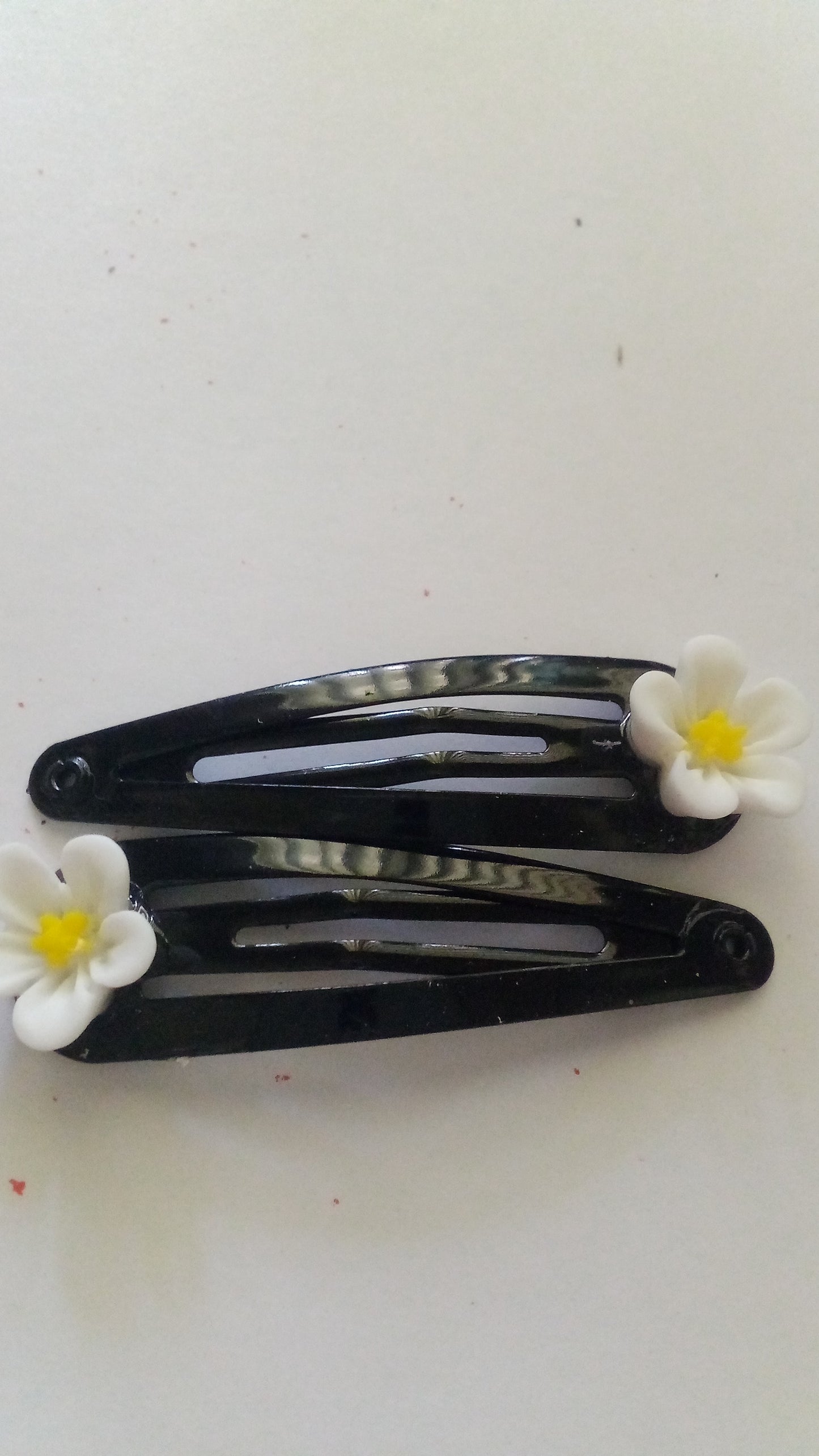 Black hair clip