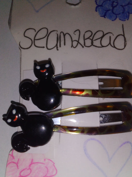 Black cat(yellow red dots)
