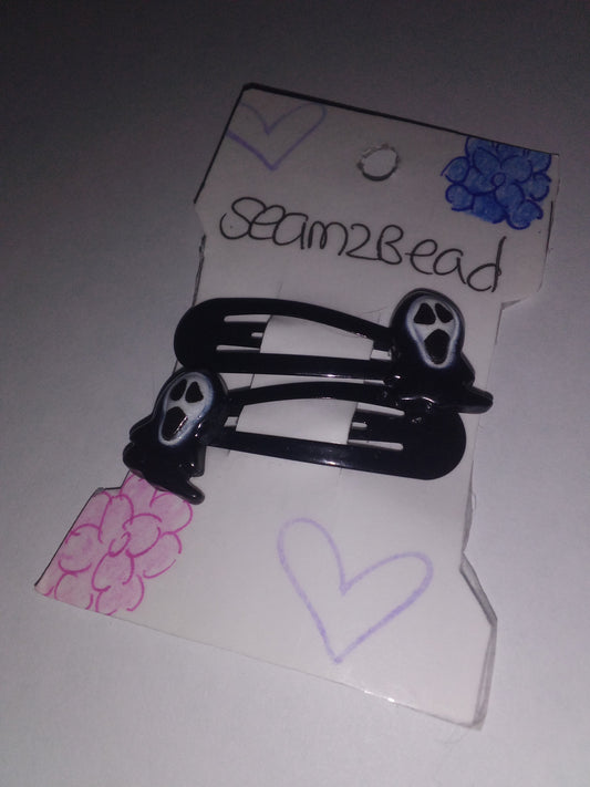 Black ghost with white face (black clip)